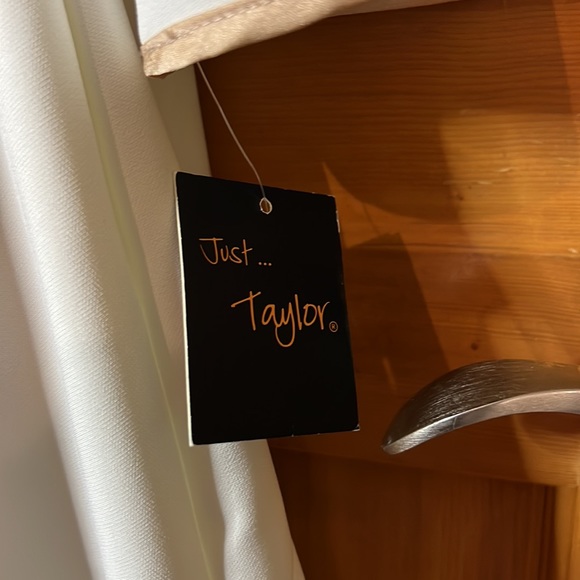 JUST…TAYLOR, A PERFECT 10!!!! - Picture 5 of 10